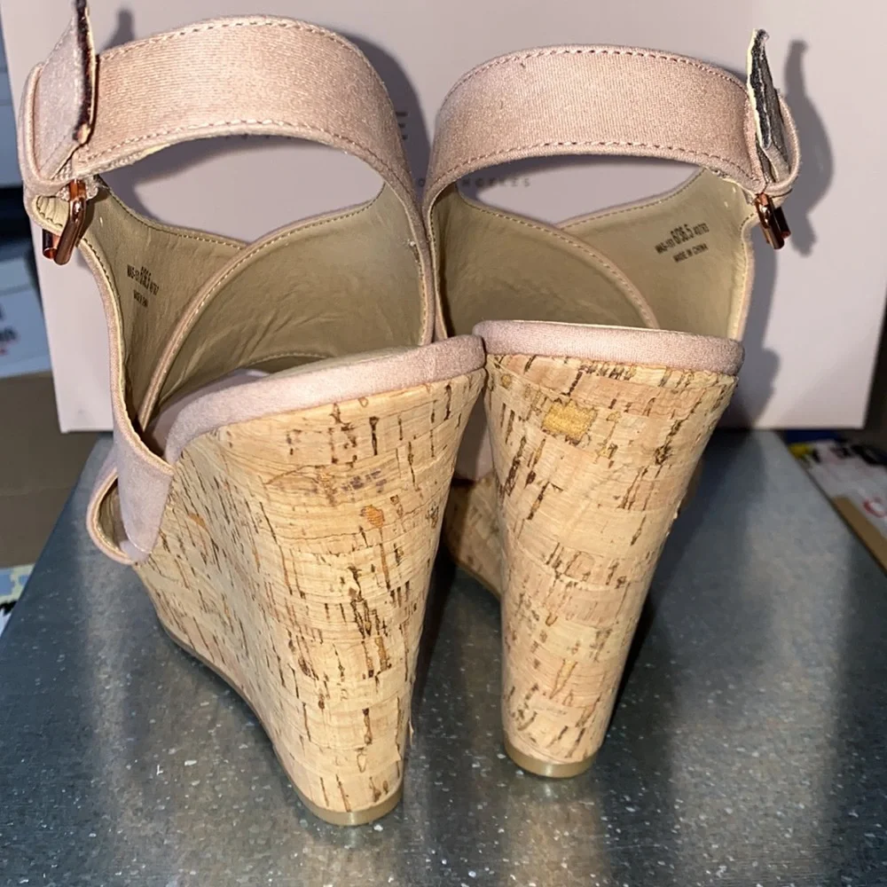 AUTH NIB CHINESE LAUNDRY MYYA WEDGE SANDAL